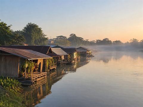 ชุมชนเรือนแพริมลำน้ำสะแกกรัง